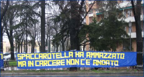 V.le Partigiani (zona stadio Tardini di Parma), striscione BOYS: 'Spaccarotella ha ammazzato ma in carcere non c' andato'