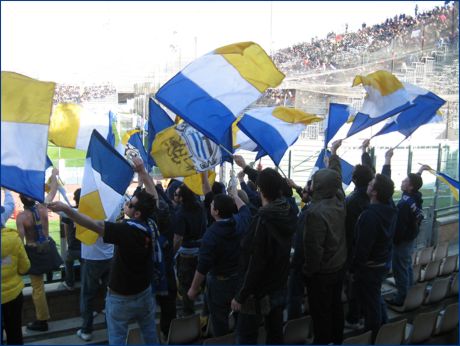 BOYS PARMA a Cagliari per Cagliari-PARMA. Tricolori blu-bianchi-gialli al vento