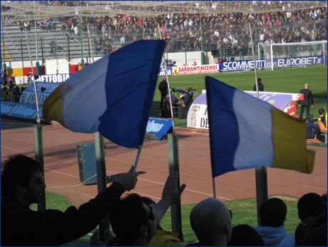 BOYS PARMA a Cagliari per Cagliari-PARMA. Tricolori blu-bianchi-gialli