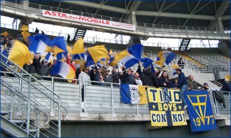 BOYS PARMA a Torino per Torino-PARMA. Tricolori blu-bianchi-gialli al vento