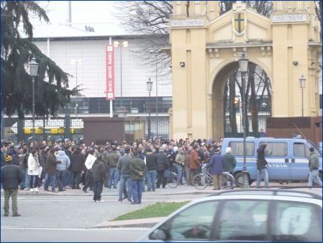 Stadio Tardini, ingresso monumentale. Contestazione