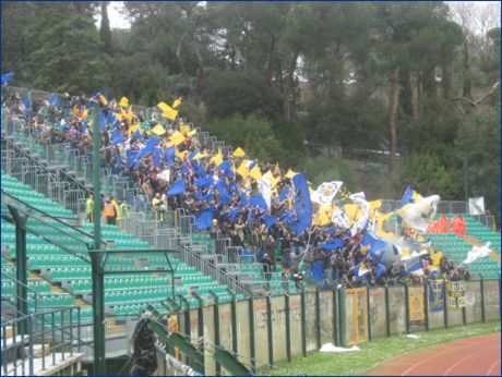 Ultras e tifosi gialloblu a Siena per Siena-PARMA. Tifo