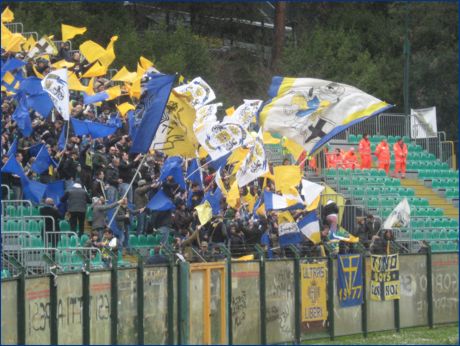 BOYS PARMA a Siena per Siena-PARMA. Bandieroni e bandierine