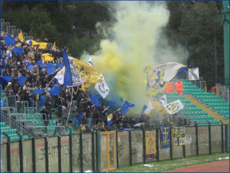 BOYS PARMA a Siena per Siena-PARMA. Fumogeni