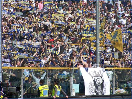 BOYS, Curva Nord di Parma. Sciarpata