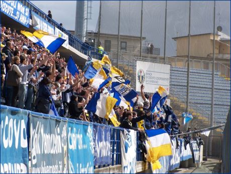 BOYS PARMA ad Empoli per Empoli-PARMA, in gradinata insieme agli empolesi. Il nostro tifo