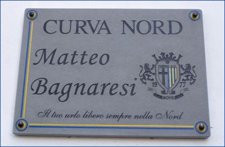 Curva Nord di Parma. La targa che intitola la Curva a Matteo Bagnaresi