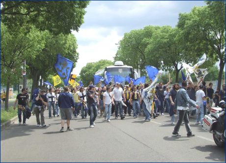 BOYS PARMA a Firenze in corteo con il pullman della squadra