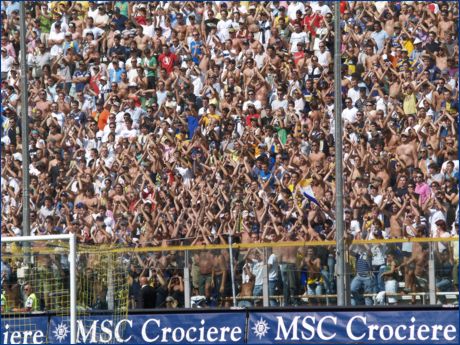 BOYS, Curva Nord di Parma. Battimani