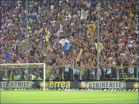 BOYS, Curva Nord di PARMA. Battimani