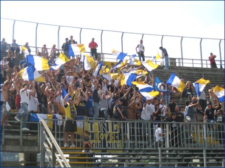 BOYS PARMA a Bergamo per Atalanta-Parma. Tricolori giallo-blu-bianchi