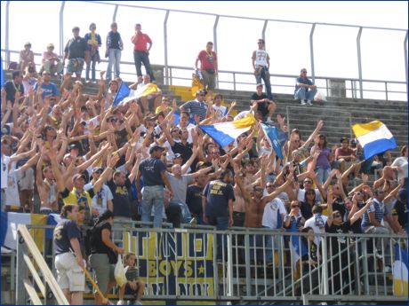 BOYS PARMA a Bergamo per Atalanta-Parma. Mani alzate