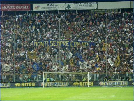 BOYS, Curva Nord di Parma. Striscione: 'Monti sempre con noi