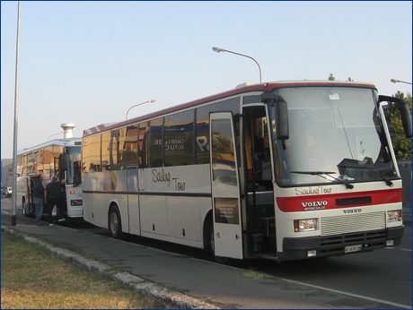 Trasferta di Brescia, pronti alla partenza. Due pullman BOYS a PARMA, in via Calestani