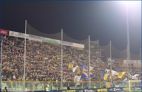 Curva Nord Matteo Bagnaresi di Parma. Sciarpata