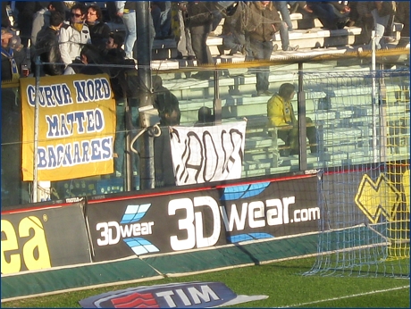 Striscione in memoria di un amico