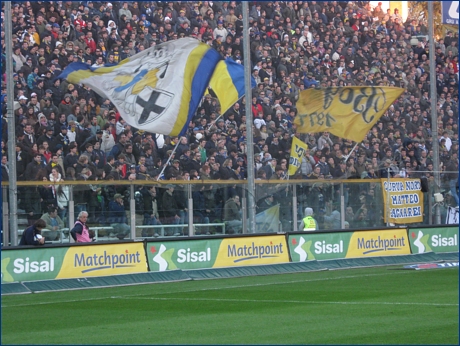 BOYS, Curva Nord Matteo Bagnaresi di Parma. Bandieroni al vento