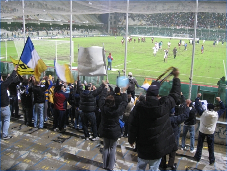 Ultras e tifosi giallobl a Salerno. Esultanza a fine partita