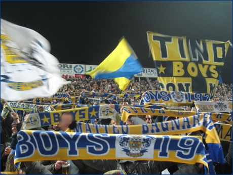 Curva Nord Matteo Bagnaresi di Parma. Sciarpata