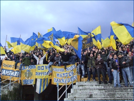 BOYS PARMA 1977 a Pisa per Pisa-PARMA. Bandiere giallobl