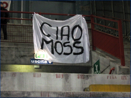 Striscione: ''Ciao Moss'', per ricordare un tifoso giallobl