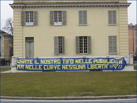 Striscione BOYS in p.le Risorgimento: ''Usate il nostro tifo nelle pubblicit ma nelle Curve nessuna libert - 1977''