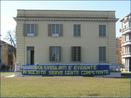 Striscione BOYS in p.le Risorgimento: ''Ghirardi svegliati  evidente in societ serve gente competente''