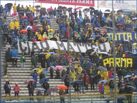 BOYS, Curva Nord Matteo Bagnaresi di Parma. Coreografia in ricordo del Bagna, con gli striscioni regalati dagli altri Gruppi ultras