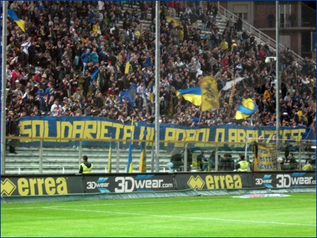 BOYS, Curva Nord Matteo Bagnaresi di Parma. Striscione: ''Solidariet al popolo abruzzese''