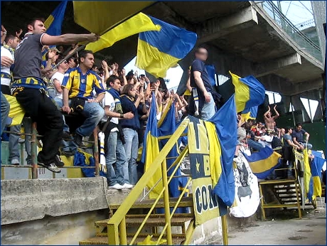 Tifoseria del Parma ad Avellino. Il nostro tifo