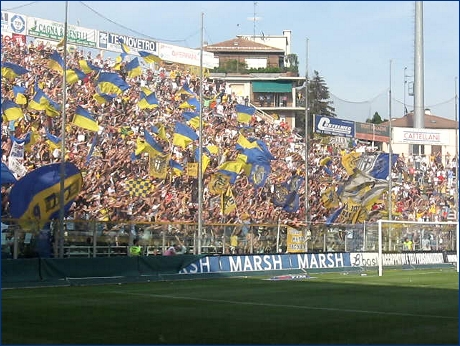 Curva Nord Matteo Bagnaresi di Parma. Esultanza a fine partita