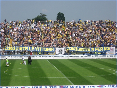 BOYS PARMA 1977 a Cittadella. Striscioni: ''Conquista la vittoria, conquistala per noi''