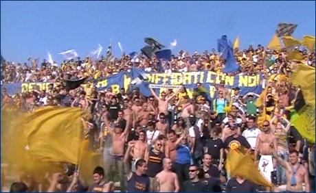 BOYS PARMA 1977 a Cittadella. Striscioni: ''Dedicata a chi non  mai stato in Serie B. Bagna vive. Diffidati con noi''