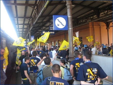 BOYS PARMA 1977 in stazione Fs a Modena