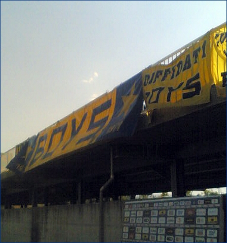 Striscioni BOYS a Collecchio