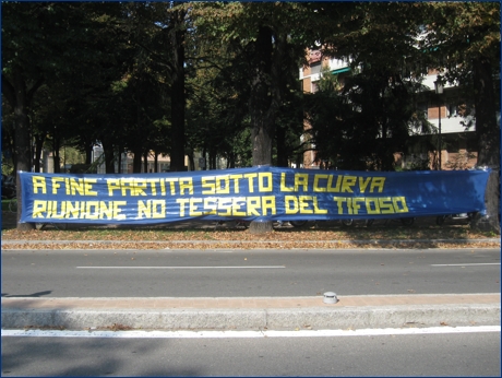 Striscione BOYS in viale Partigiani: ''A fine partita sotto la Curva riunione NO Tessera del Tifoso''