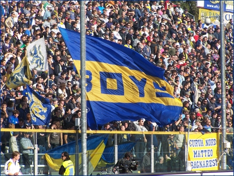 BOYS, Curva Nord di Parma. Bandierone