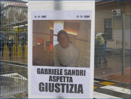 Manifesto in p.le Risorgimento, stadio Tardini di Parma: ''11-11-07 - 11-11-09 Gabriele Sandri aspetta giustizia''