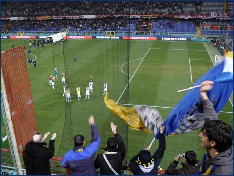 BOYS PARMA 1977 a Genova per Genoa-PARMA. La squadra saluta i suoi tifosi