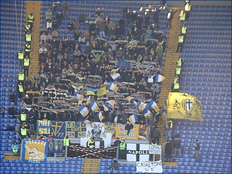 Ultras e tifosi parmigiani a Roma per Roma-PARMA. Sciarpata