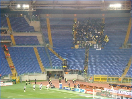 Ultras e tifosi parmigiani a Roma per Roma-PARMA. La squadra saluta i suoi tifosi