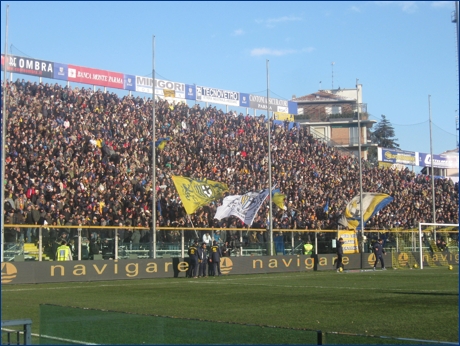 BOYS, Curva Nord di Parma. Bandiere al vento