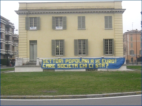 Striscione BOYS al Petitot, in p.le Risorgimento: ''Settori popolari a 15 euro! Care societ chi ci sta?''