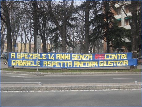 Striscione BOYS in viale Partigiani: ''A Speziale 14 anni senza RIScontri. Gabriele aspetta ancora giustizia''