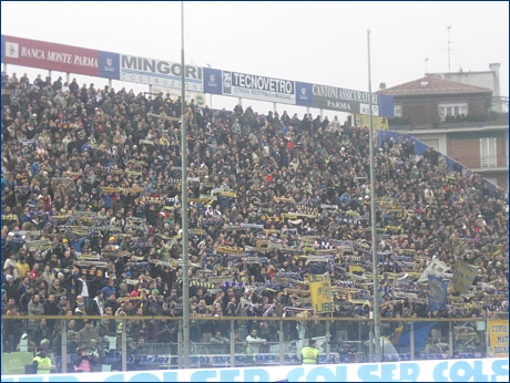 BOYS, Curva Nord di Parma. Sciarpata