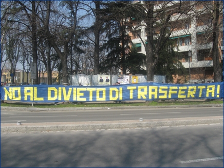 Striscione BOYS in viale Partigiani: ''No al divieto di trasferta!''