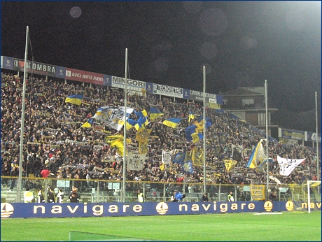 BOYS, Curva Nord di Parma. Sciarpe e bandiere