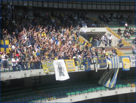 BOYS PARMA 1977 a Verona per ChievoVerona-PARMA. Mani alzate