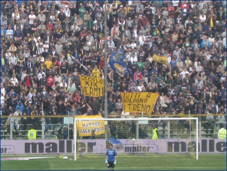 Due aste in curva nord: ''Secolo XIX vermi'' e ''Tutti a Bologna in treno!''