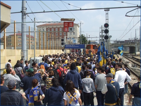 BOYS PARMA 1977 in stazione FS a Bologna